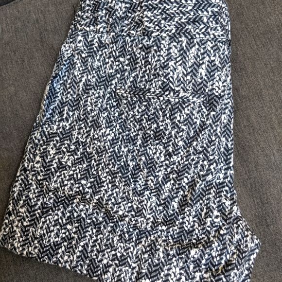 Express Shorts - Picture 2 of 3